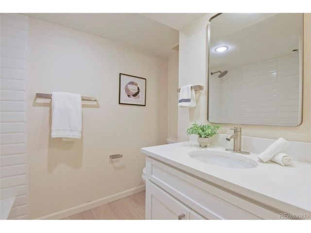 3044 S Macon Cir, Aurora, CO 80014