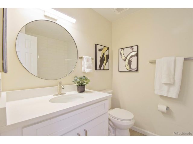 3044 S Macon Cir, Aurora, CO 80014