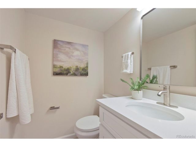 3044 S Macon Cir, Aurora, CO 80014