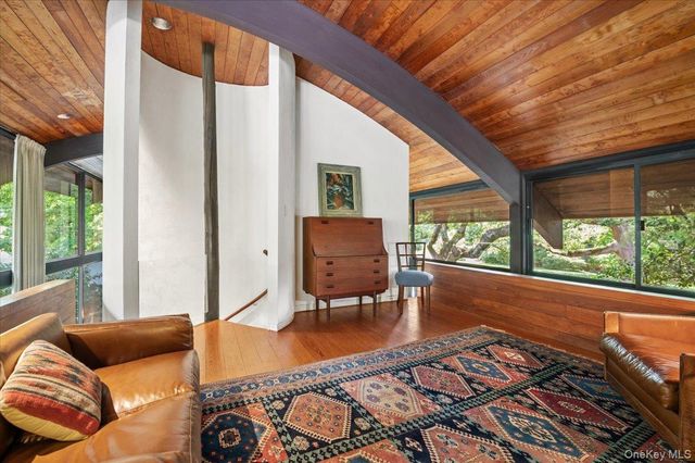 347 Duck Pond Road, Matinecock, NY 11560