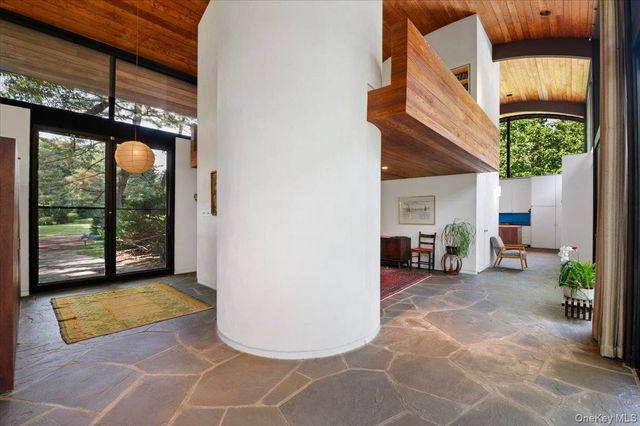 347 Duck Pond Road, Matinecock, NY 11560