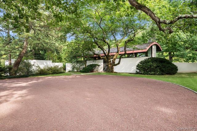 347 Duck Pond Road, Matinecock, NY 11560