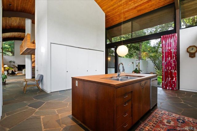 347 Duck Pond Road, Matinecock, NY 11560