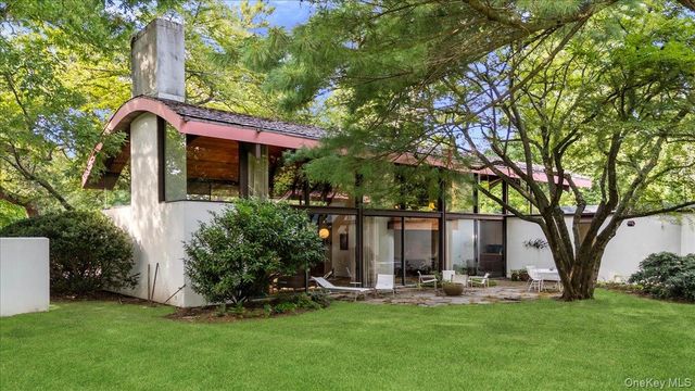 347 Duck Pond Road, Matinecock, NY 11560