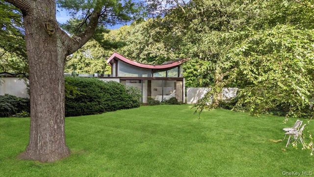 347 Duck Pond Road, Matinecock, NY 11560