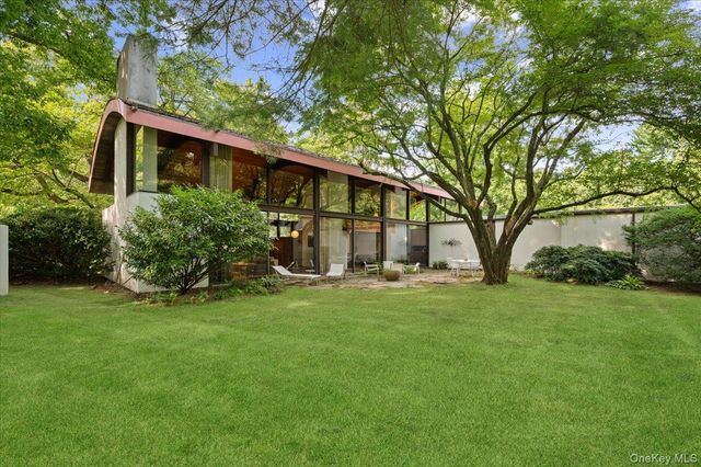 347 Duck Pond Road, Matinecock, NY 11560