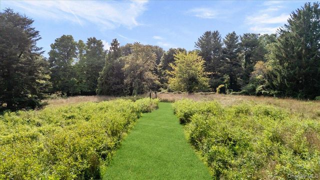 347 Duck Pond Road, Matinecock, NY 11560