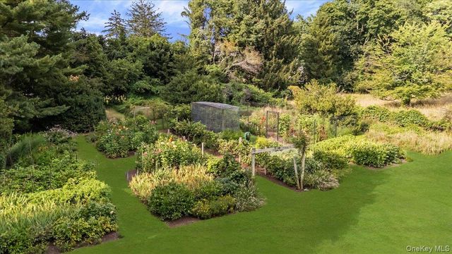 347 Duck Pond Road, Matinecock, NY 11560