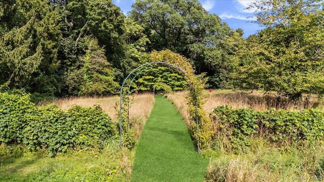 347 Duck Pond Road, Matinecock, NY 11560