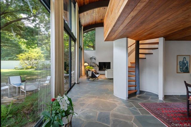 347 Duck Pond Road, Matinecock, NY 11560