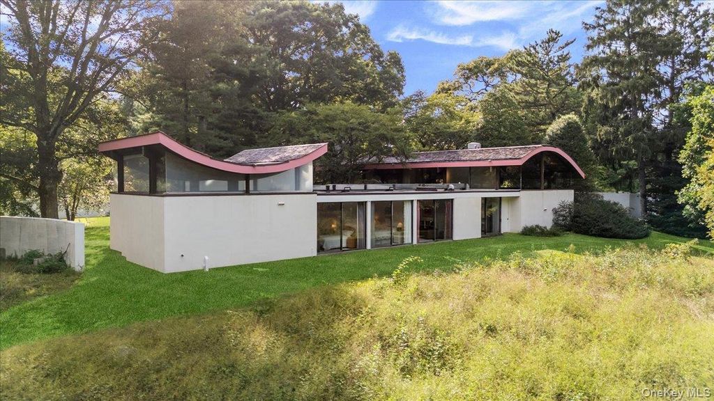 347 Duck Pond Road, Matinecock, NY 11560 — exterior