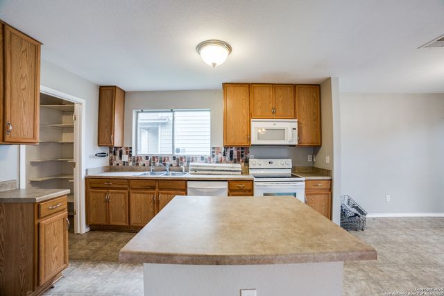 9843 Barhill Bay, San Antonio, TX 78245