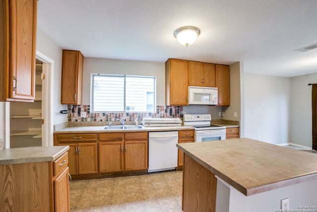 9843 Barhill Bay, San Antonio, TX 78245