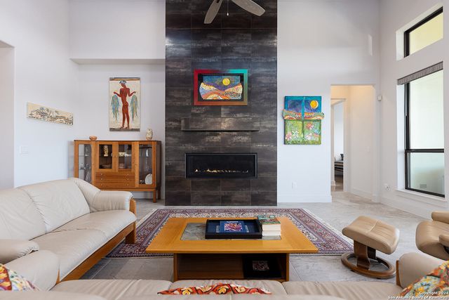 27 MARIPOSA PKWY E, Boerne, TX 78006