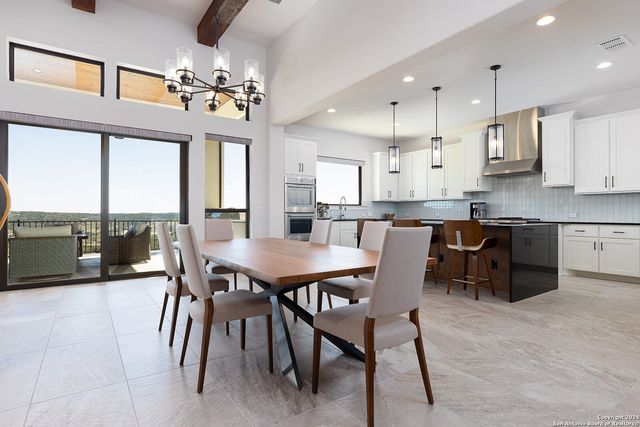 27 MARIPOSA PKWY E, Boerne, TX 78006