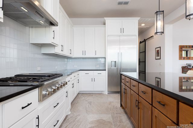 27 MARIPOSA PKWY E, Boerne, TX 78006