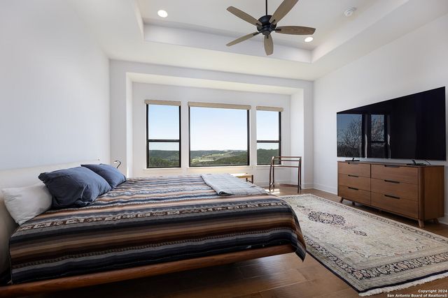 27 MARIPOSA PKWY E, Boerne, TX 78006