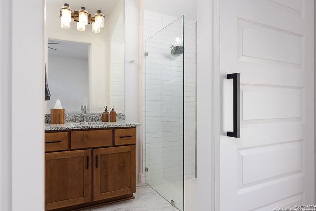 27 MARIPOSA PKWY E, Boerne, TX 78006