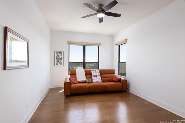 27 MARIPOSA PKWY E, Boerne, TX 78006