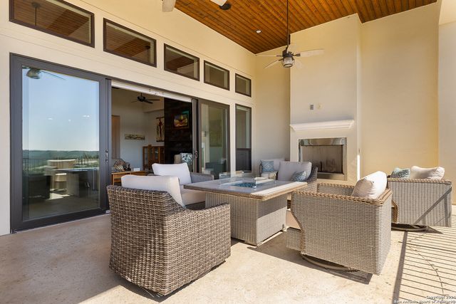 27 MARIPOSA PKWY E, Boerne, TX 78006