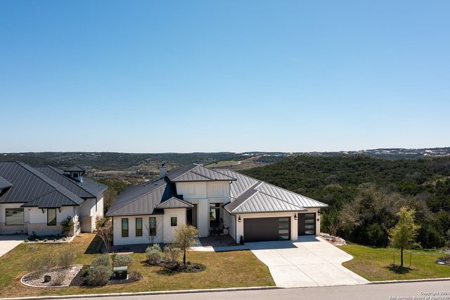 27 MARIPOSA PKWY E, Boerne, TX 78006