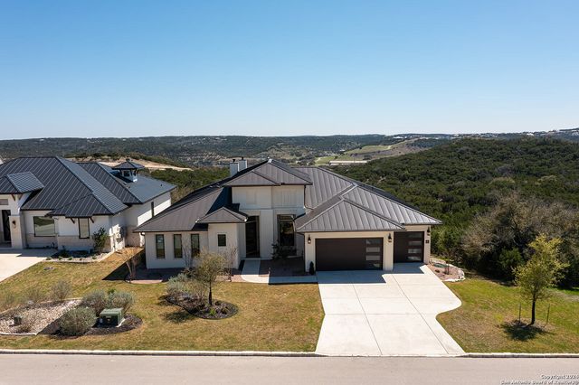 27 MARIPOSA PKWY E, Boerne, TX 78006