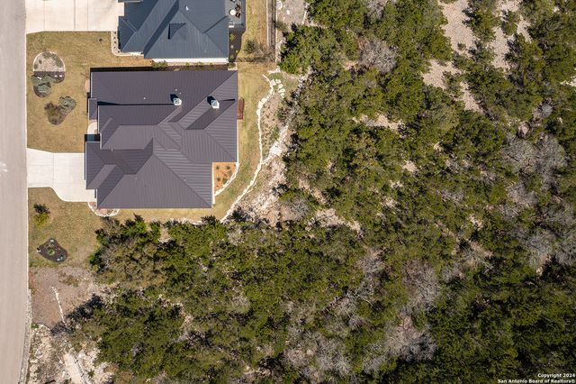27 MARIPOSA PKWY E, Boerne, TX 78006