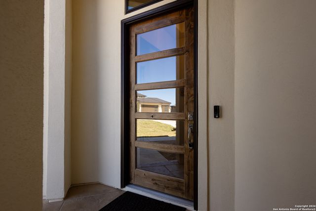 27 MARIPOSA PKWY E, Boerne, TX 78006