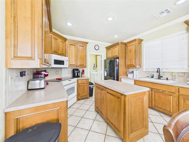 5009 NE Haddington PL, Lawton, OK 73501