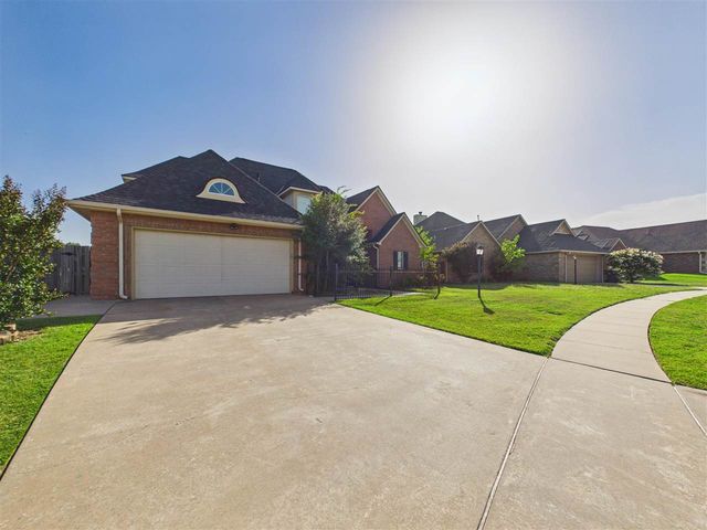 5009 NE Haddington PL, Lawton, OK 73501