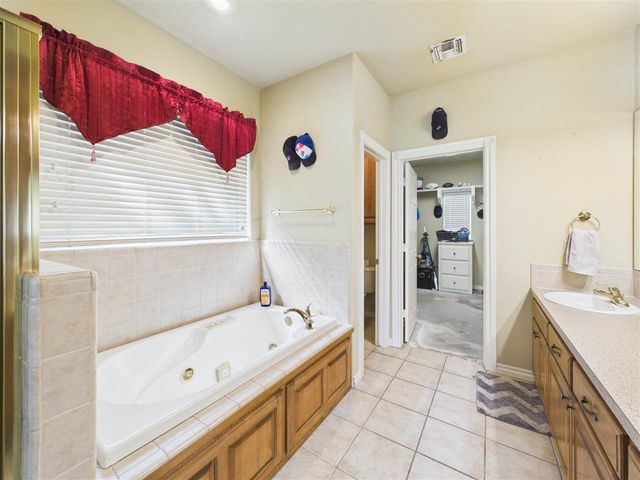 5009 NE Haddington PL, Lawton, OK 73501