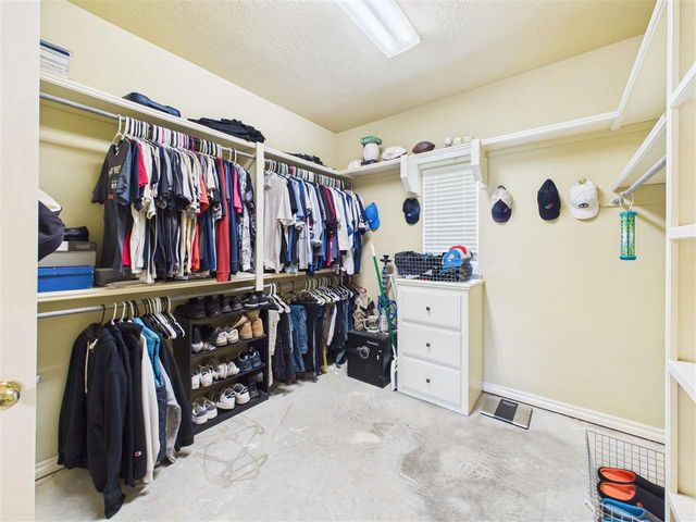 5009 NE Haddington PL, Lawton, OK 73501