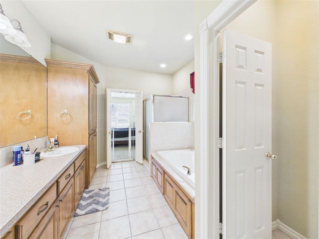 5009 NE Haddington PL, Lawton, OK 73501
