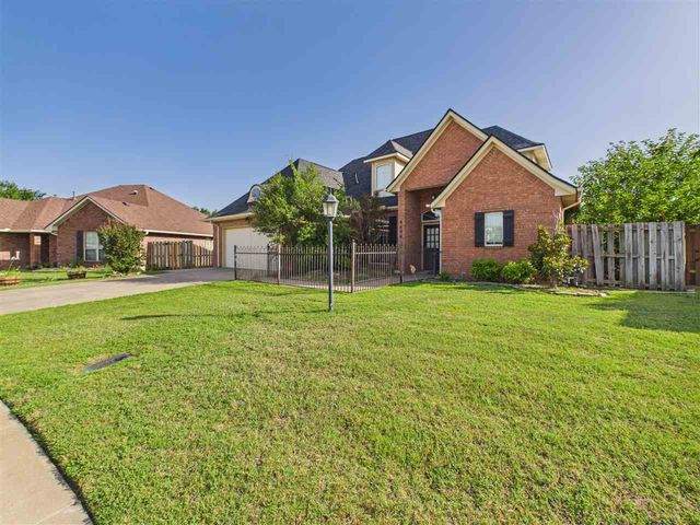 5009 NE Haddington PL, Lawton, OK 73501