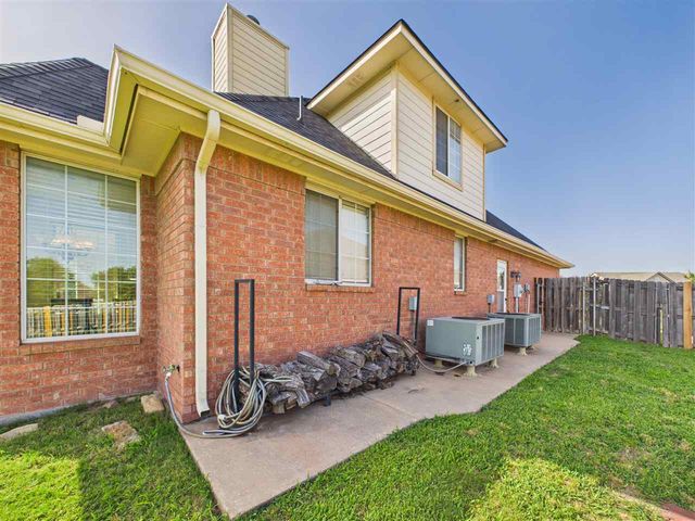 5009 NE Haddington PL, Lawton, OK 73501