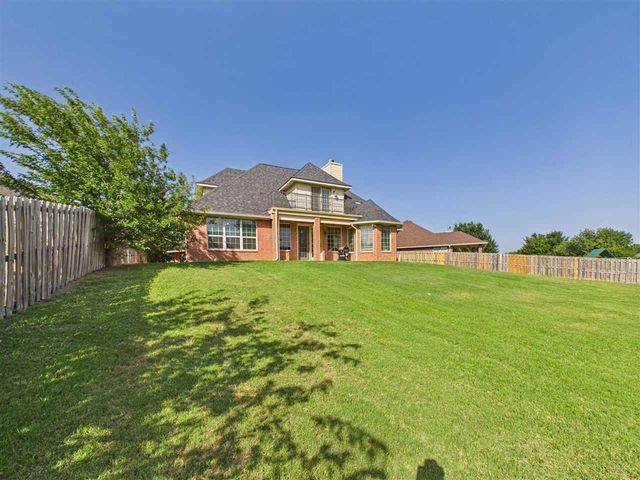 5009 NE Haddington PL, Lawton, OK 73501