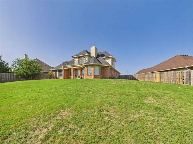 5009 NE Haddington PL, Lawton, OK 73501