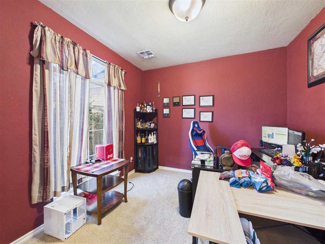 5009 NE Haddington PL, Lawton, OK 73501