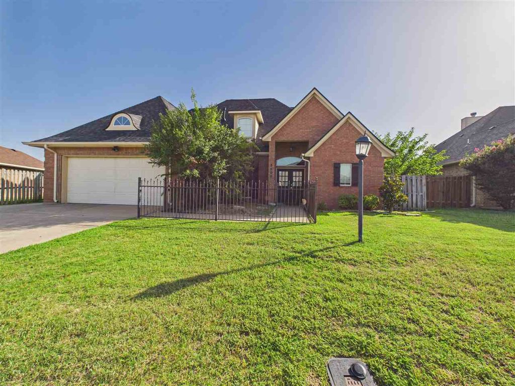 5009 NE Haddington PL, Lawton, OK 73501