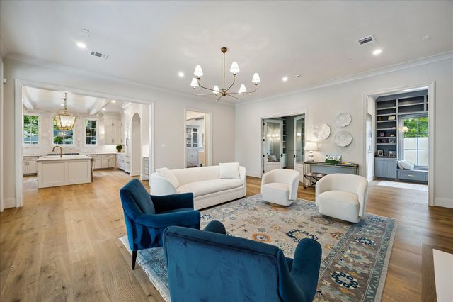 10801 Long Shadow Lane, Hunters Creek Village, TX 77024