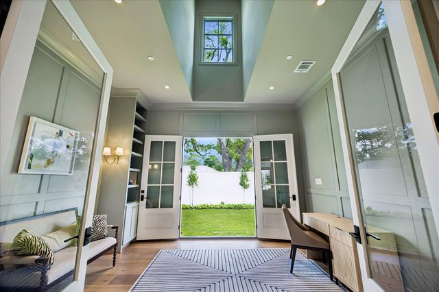 10801 Long Shadow Lane, Hunters Creek Village, TX 77024