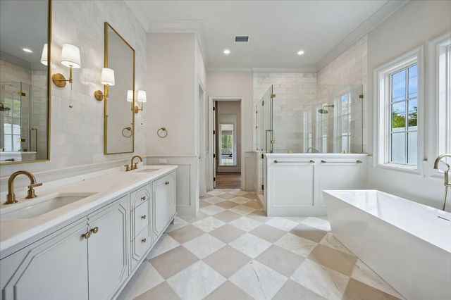 10801 Long Shadow Lane, Hunters Creek Village, TX 77024