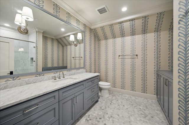 10801 Long Shadow Lane, Hunters Creek Village, TX 77024