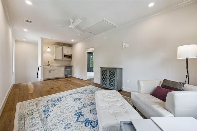 10801 Long Shadow Lane, Hunters Creek Village, TX 77024