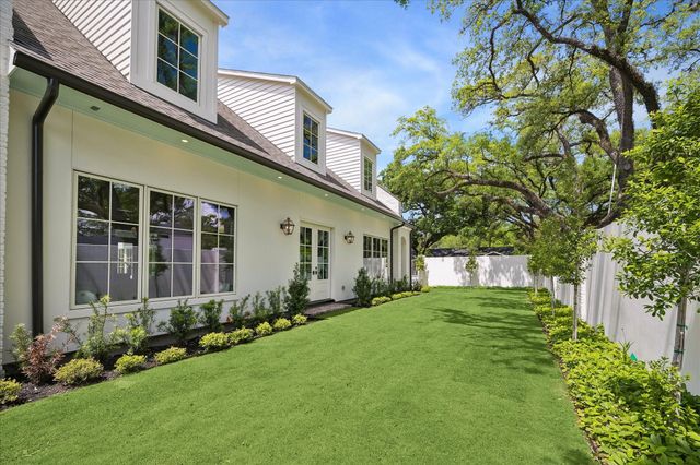10801 Long Shadow Lane, Hunters Creek Village, TX 77024