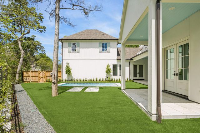 10801 Long Shadow Lane, Hunters Creek Village, TX 77024