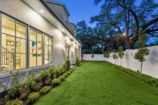 10801 Long Shadow Lane, Hunters Creek Village, TX 77024