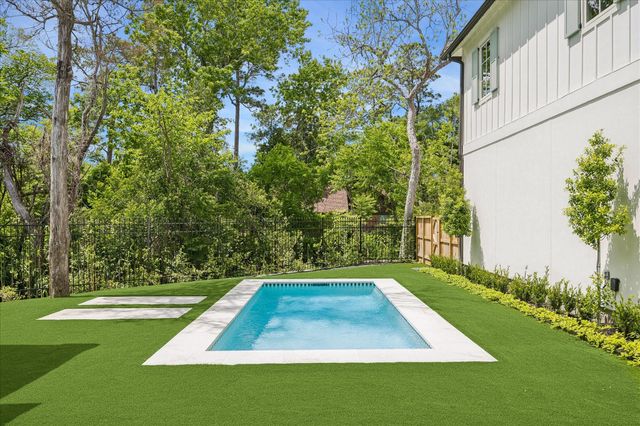 10801 Long Shadow Lane, Hunters Creek Village, TX 77024