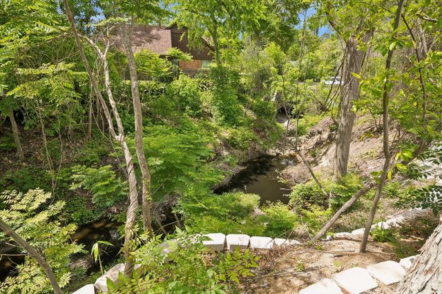 10801 Long Shadow Lane, Hunters Creek Village, TX 77024