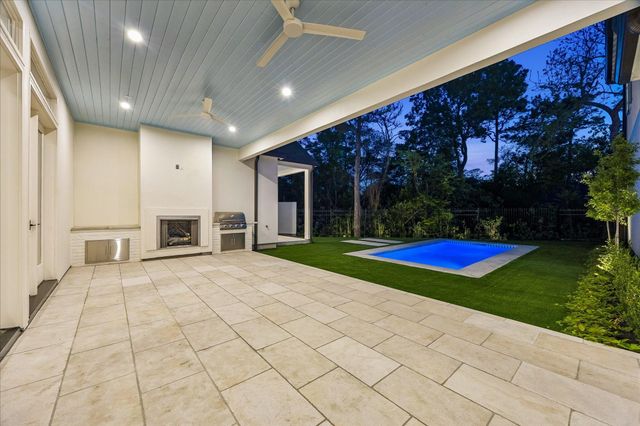 10801 Long Shadow Lane, Hunters Creek Village, TX 77024